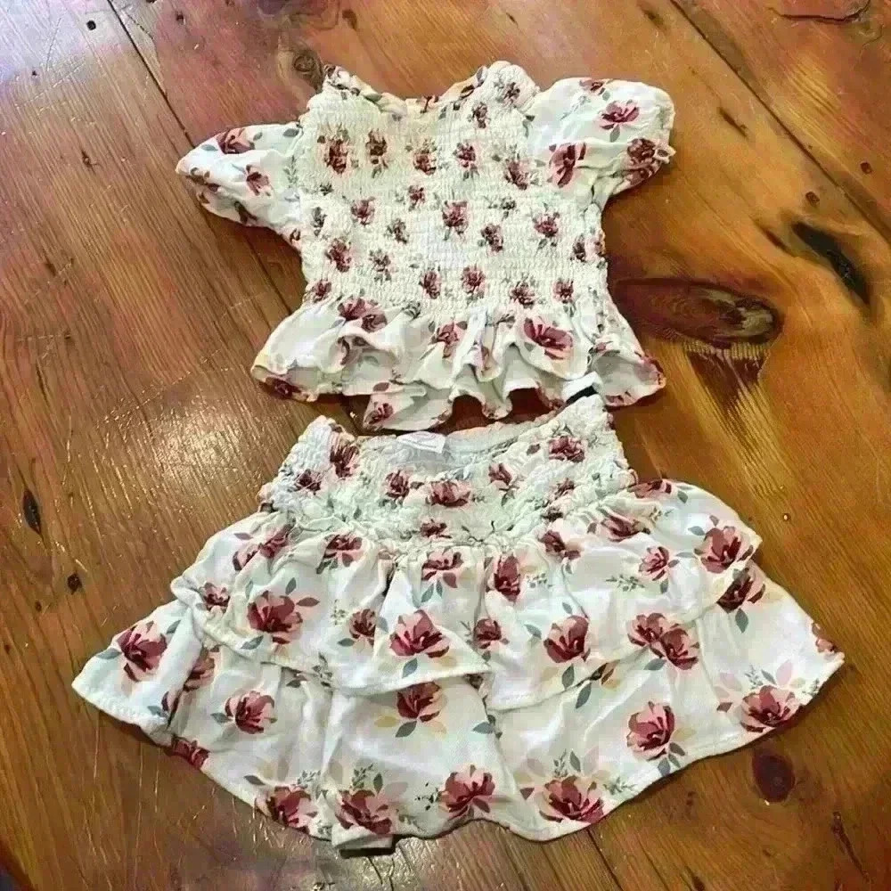 Wonder Nation Two Piece skirt and shirt floral matching set 2T